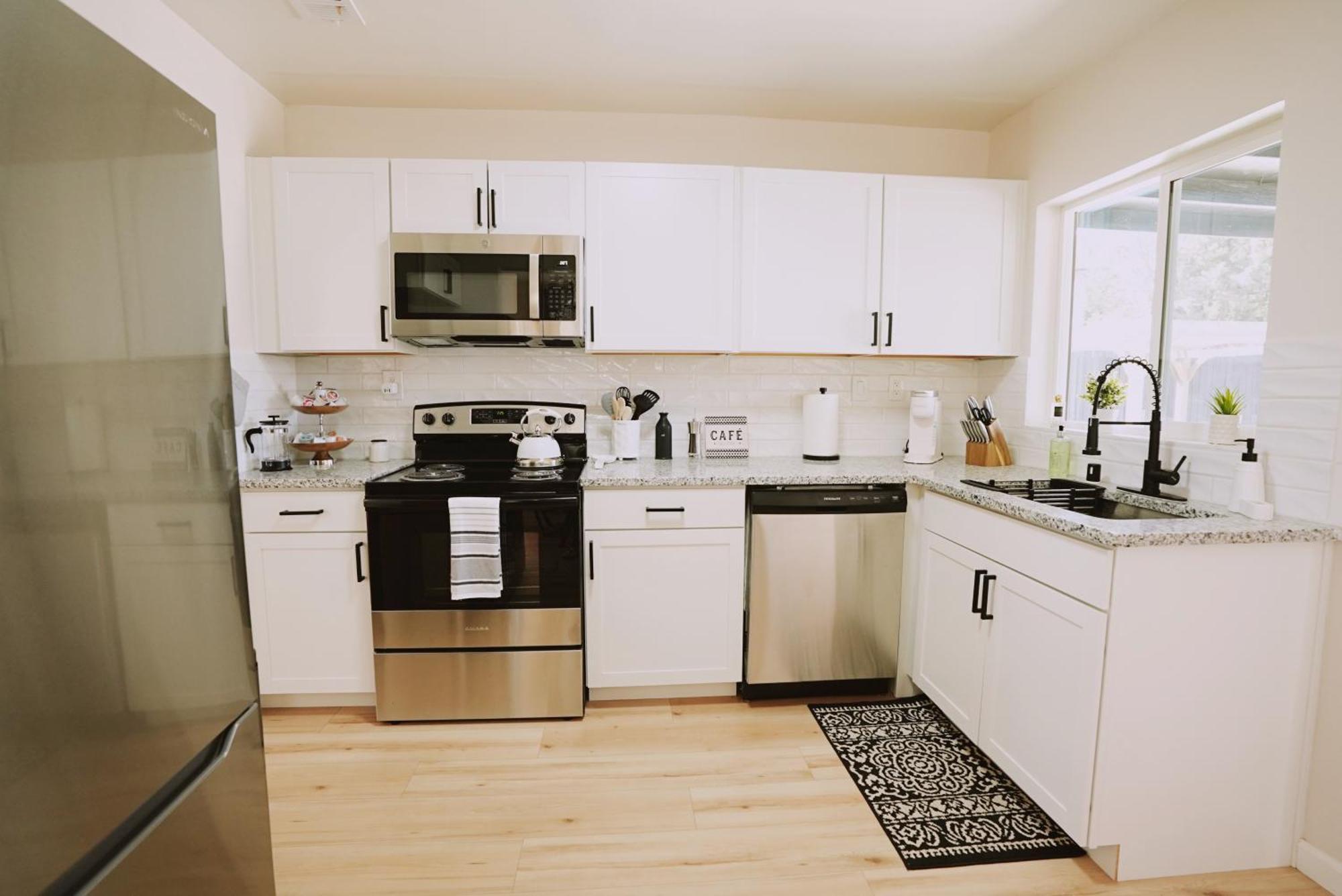 Centrally Located! Remodeled! Huge Backyard! The White House Albuquerque Extérieur photo