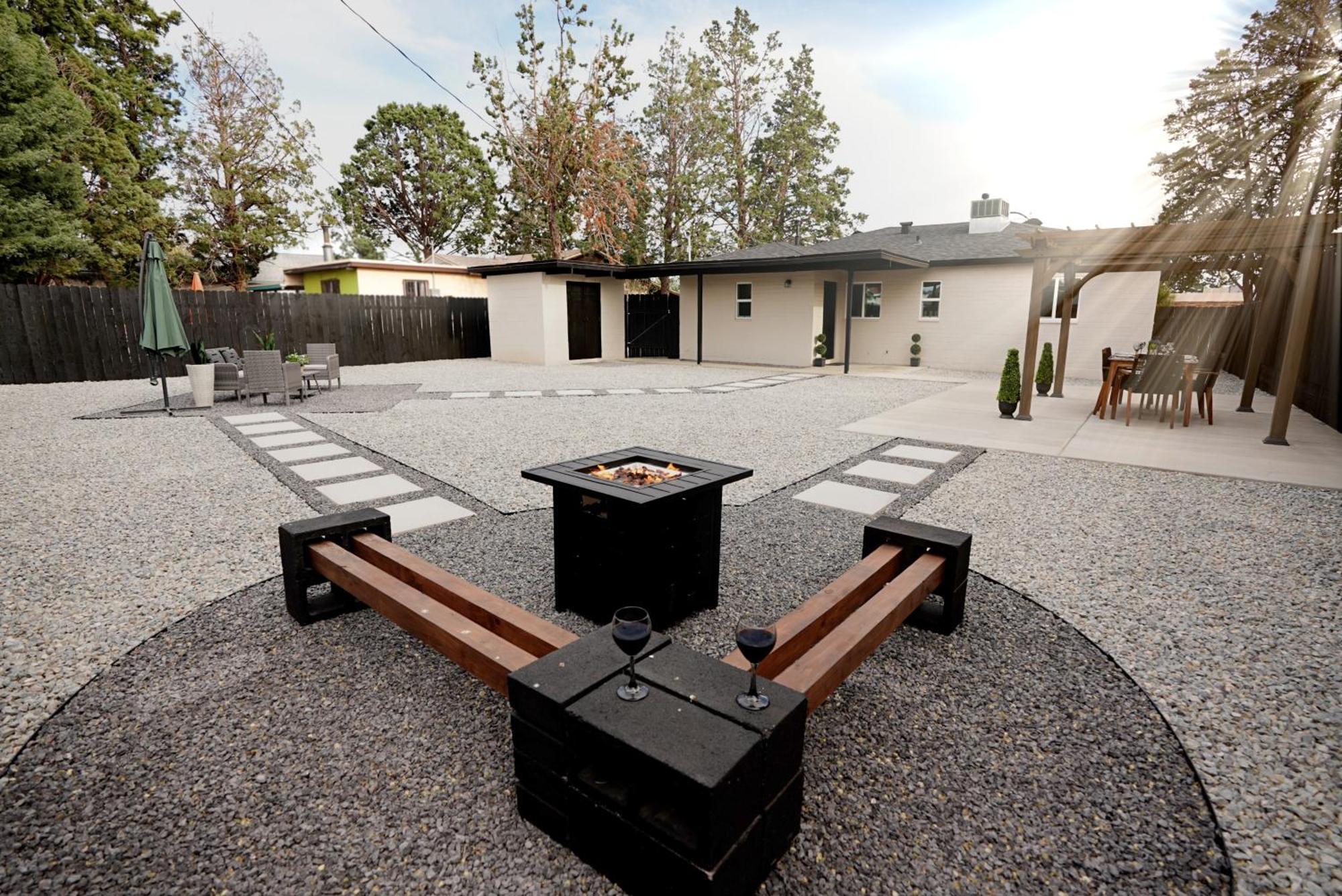 Centrally Located! Remodeled! Huge Backyard! The White House Albuquerque Extérieur photo