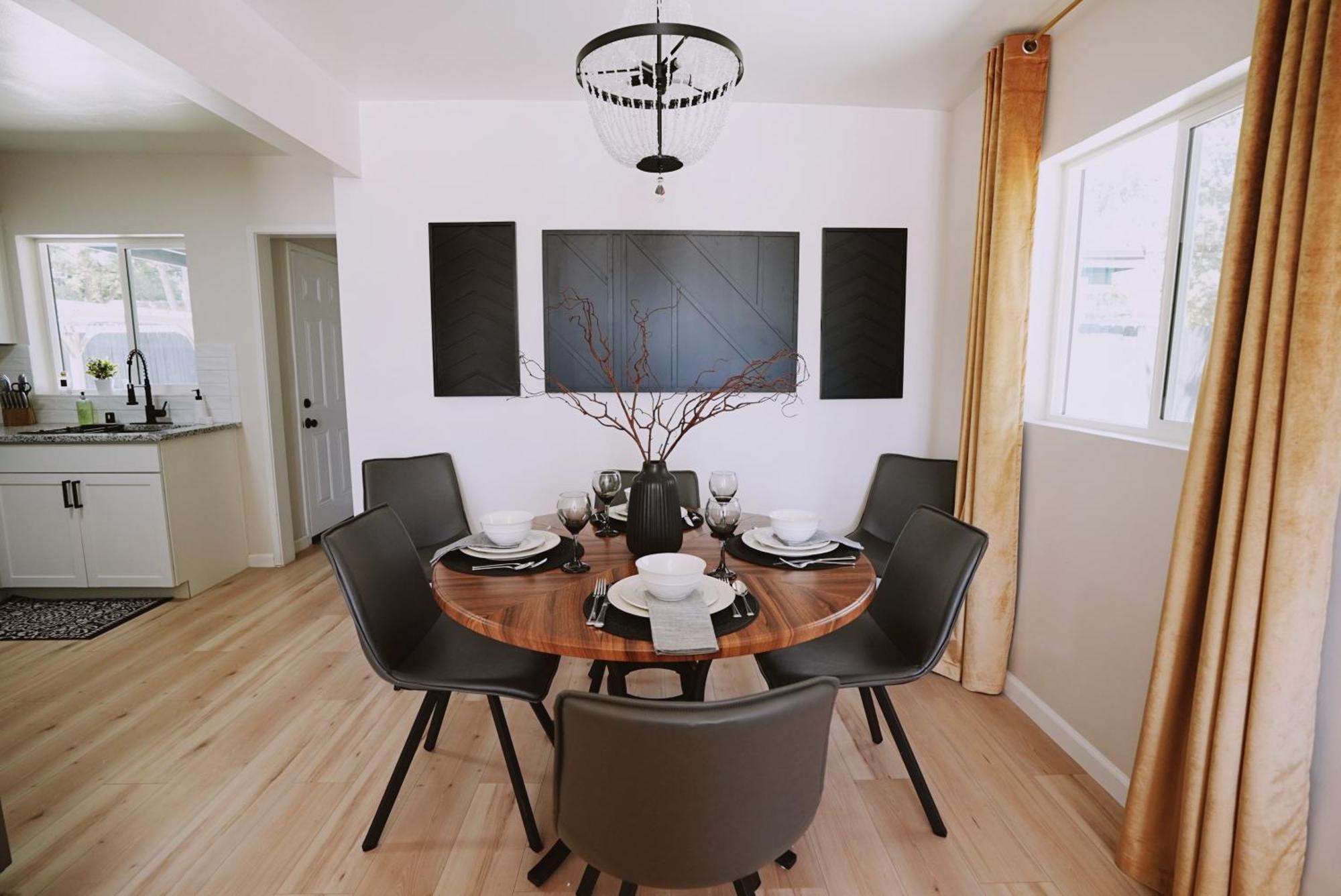 Centrally Located! Remodeled! Huge Backyard! The White House Albuquerque Extérieur photo